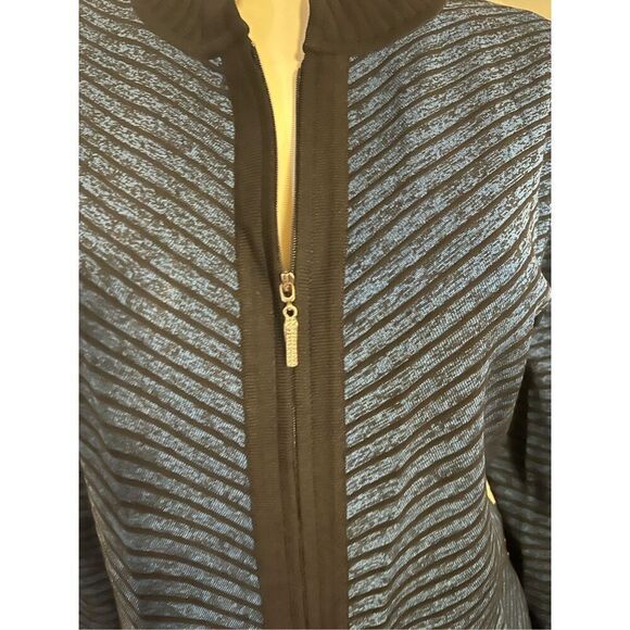 Exclusively Misook Petite black & blue striped acrylic knit zip front cardigan G - Picture 5 of 8